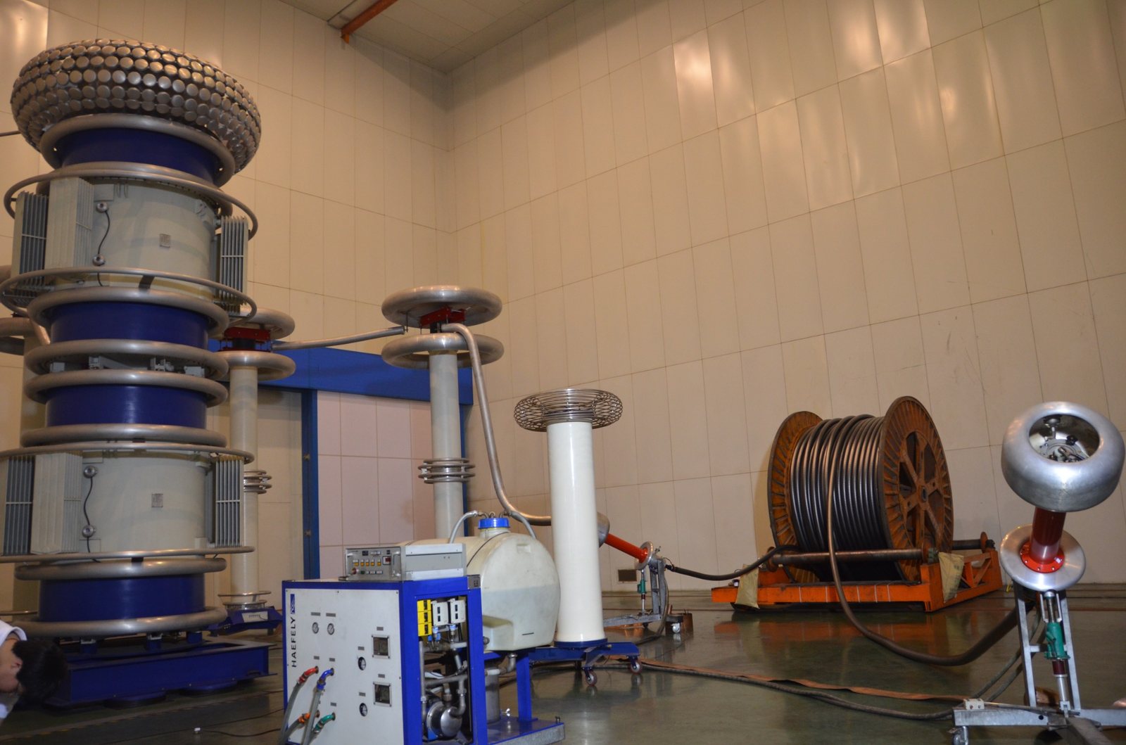Peralatan pengujian kabel di Far East Cable
